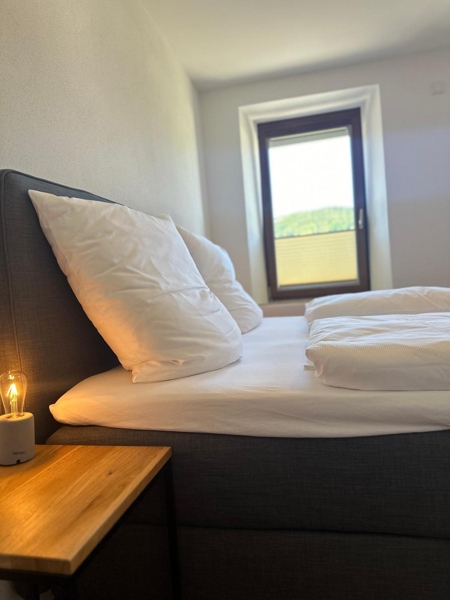 Moselappartements By Weingut Marco Adamy Losnich Bagian luar foto